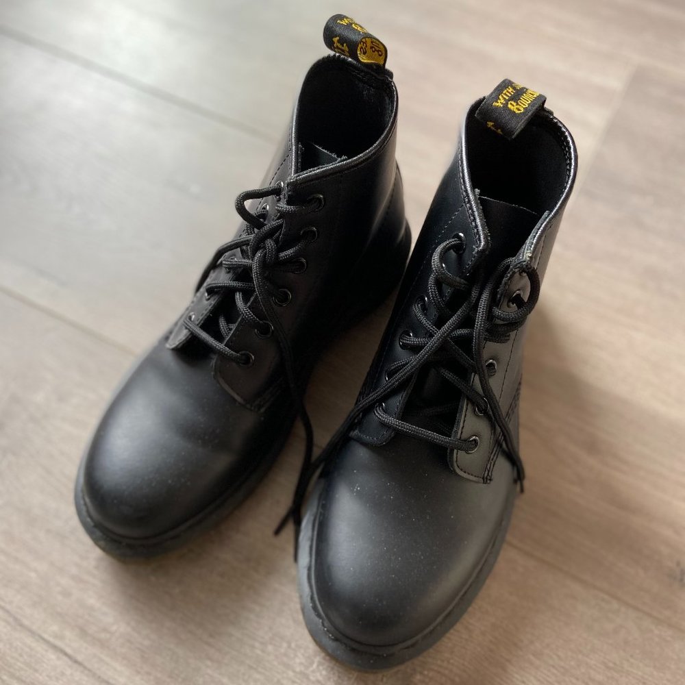 Dr. Martens Women shoes